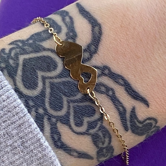 💛 Classic 10k Gold Double Heart Bracelet - Picture 5 of 6
